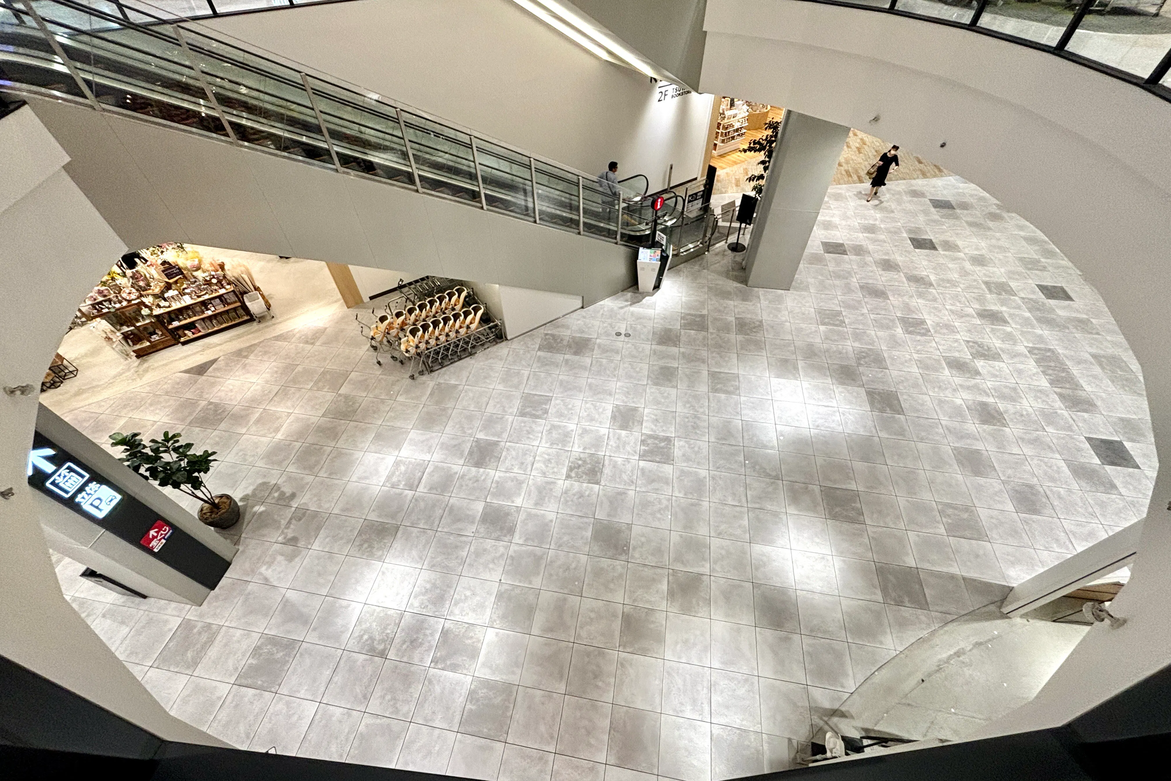 【イオンモール Nagoya Noritake Garden】1F サウスコート