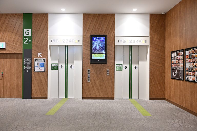 【イオンモール長久手】モール内広告 エレベーター(全館)の画像2