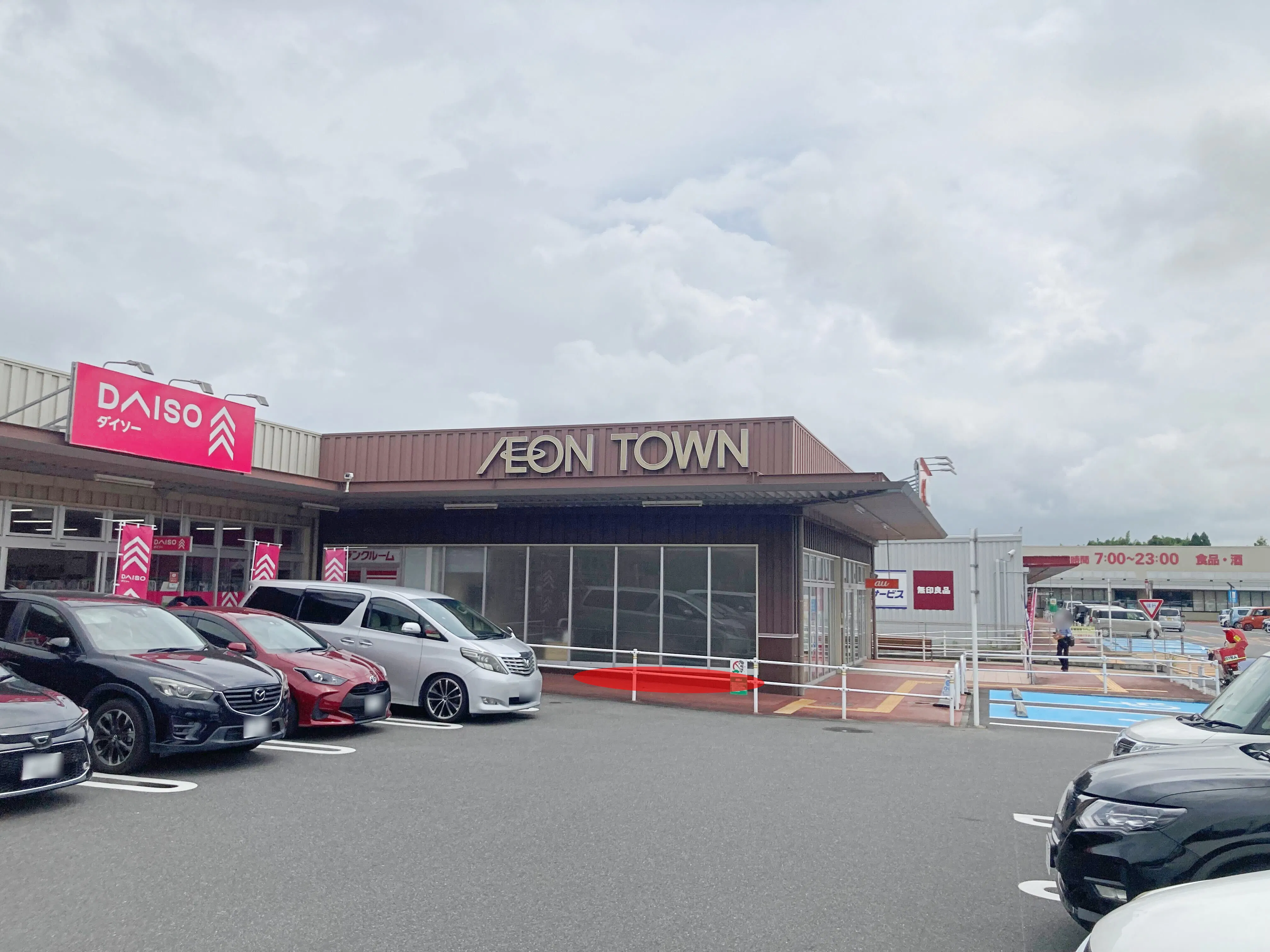 【イオンタウン伊賀上野】各種プロモーションイベントや小規模物販に最適なザ・ダイソー前にある視認性の良い軒下スペース