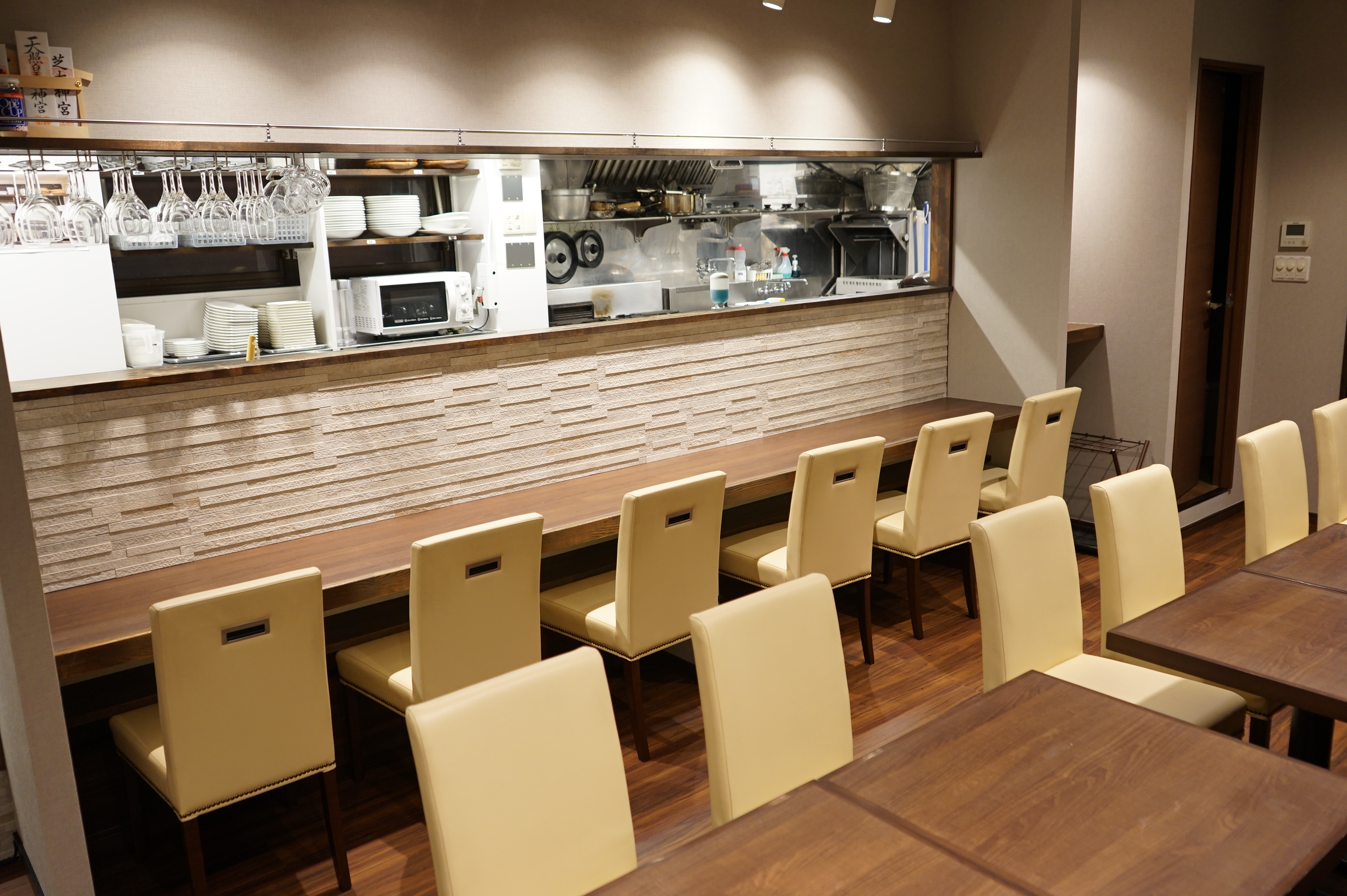 カウンターとキッチン