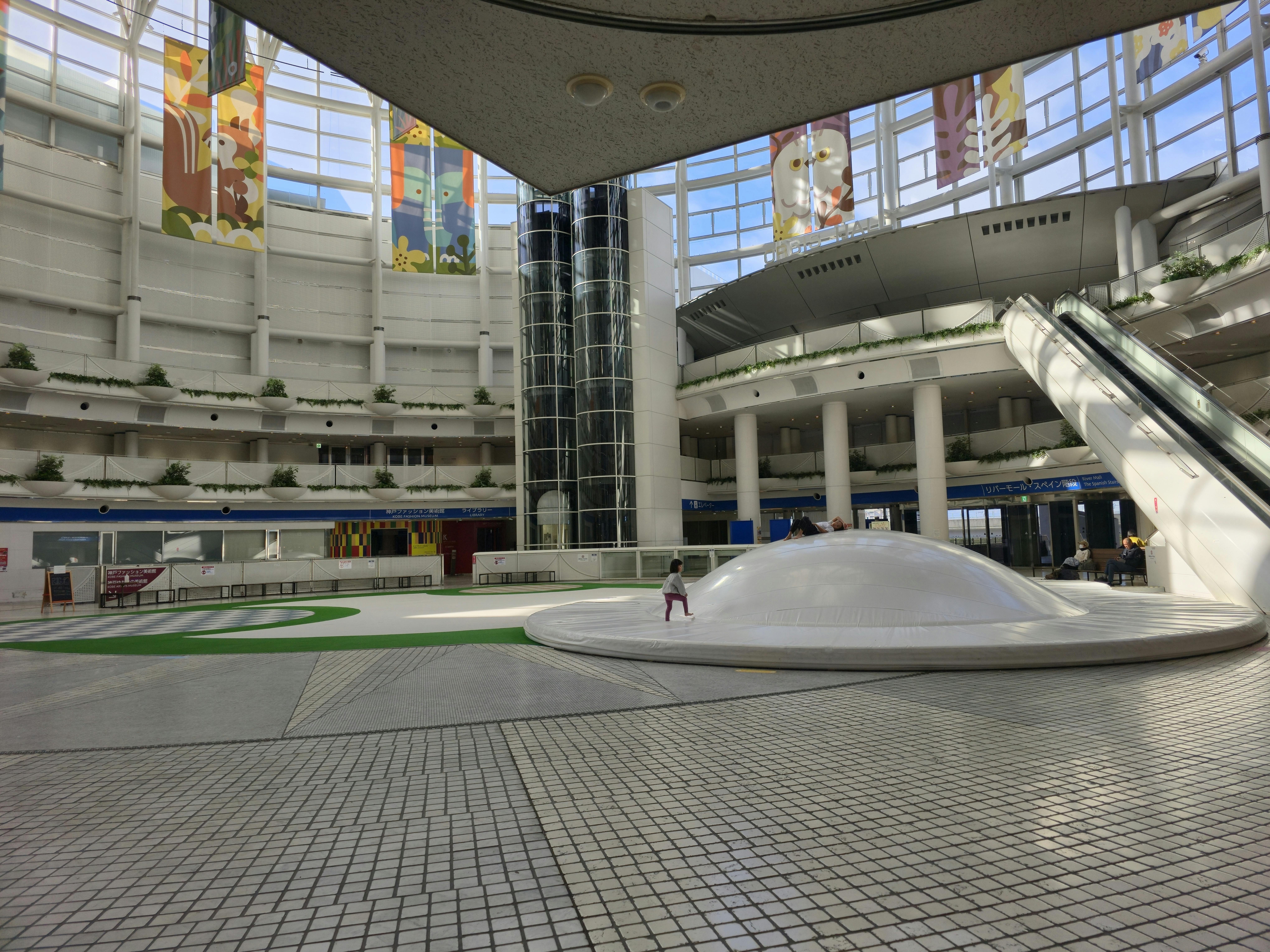 【ROKKO i PARK／アイランドセンター駅直結】商業施設3Fにある広場スペース｜物販やプロモーション催事に最適