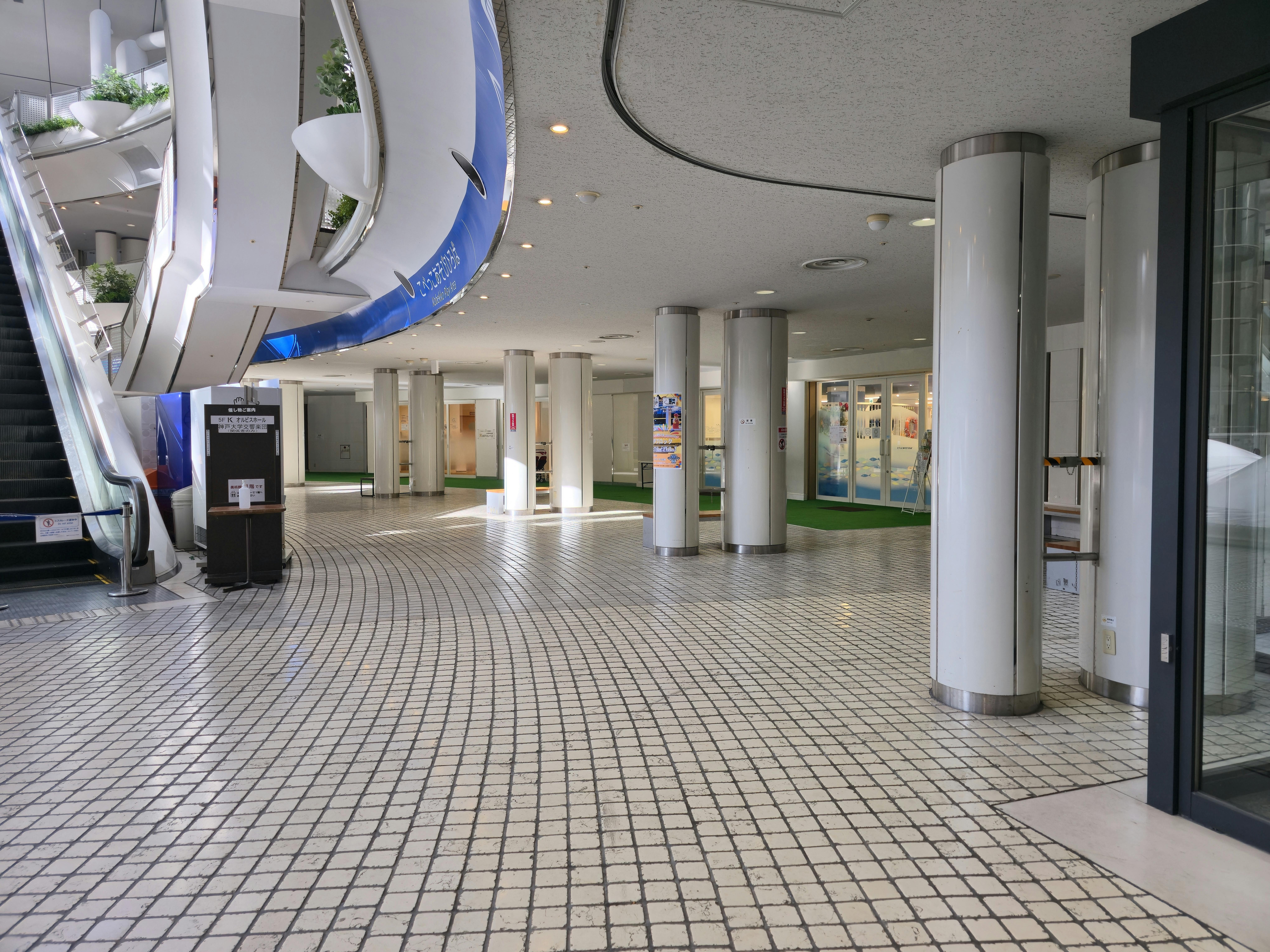 【ROKKO i PARK／アイランドセンター駅直結】商業施設3Fにある広場スペース｜物販やプロモーション催事に最適