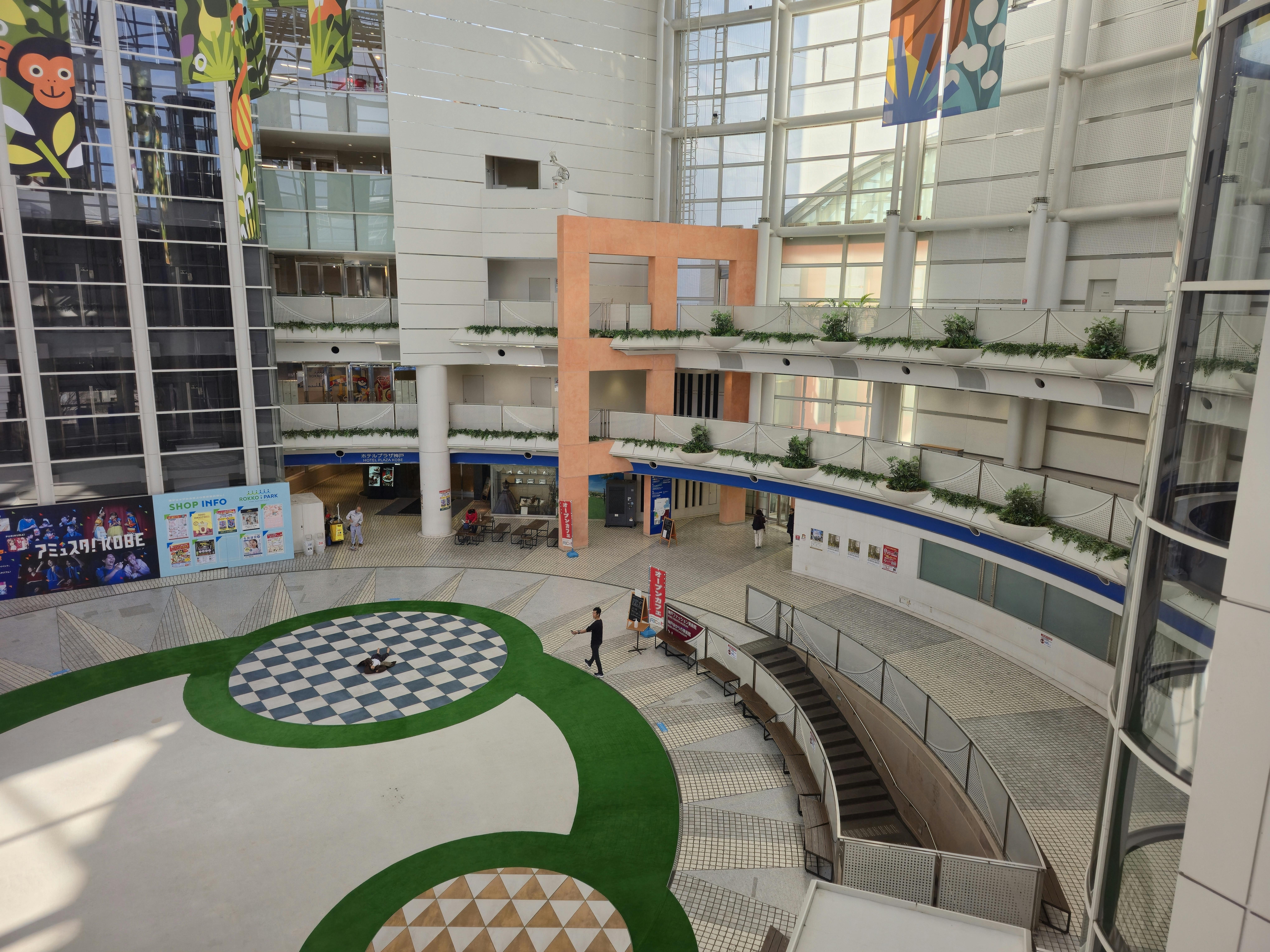 【ROKKO i PARK／アイランドセンター駅直結】商業施設3Fにある広場スペース｜物販やプロモーション催事に最適