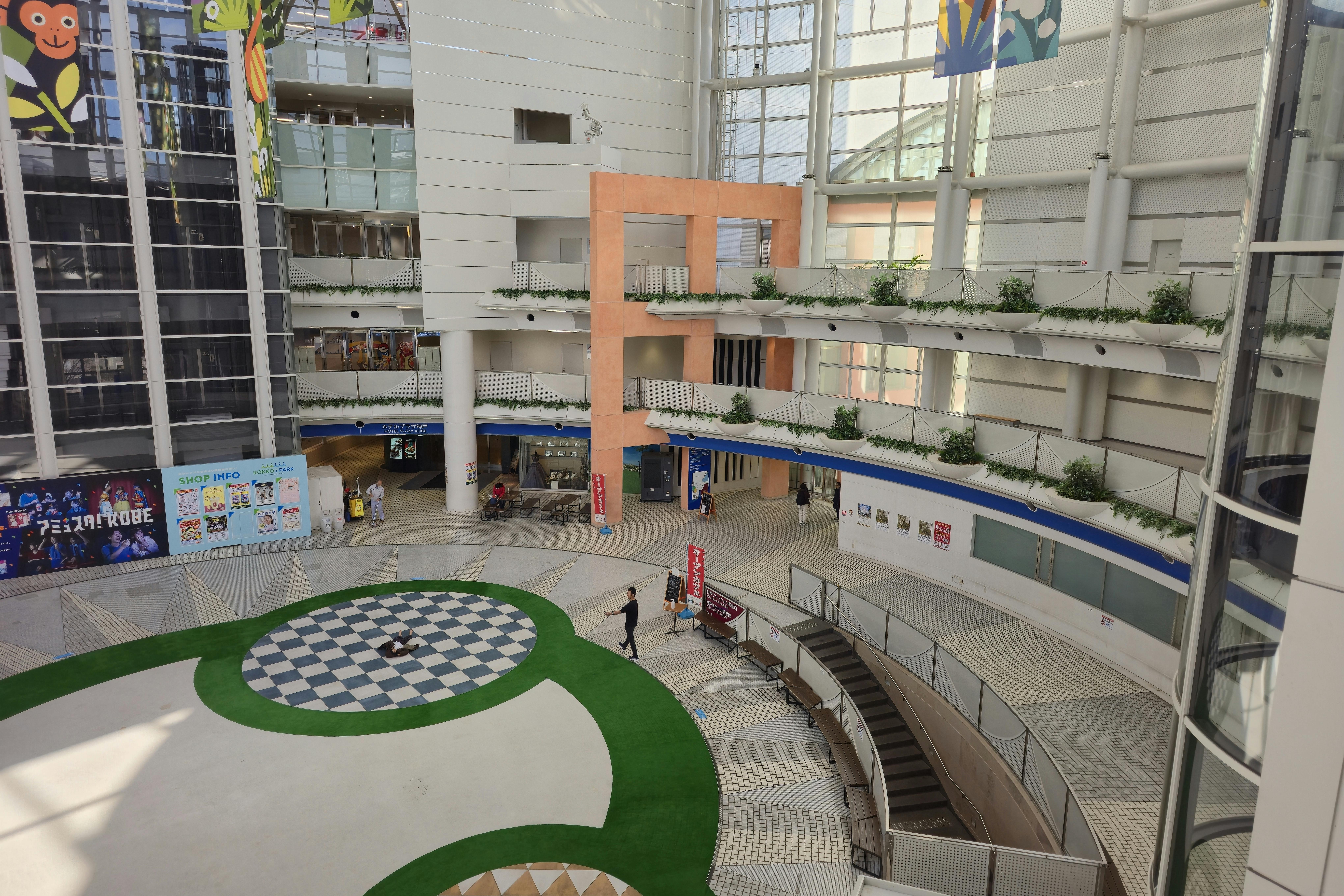 【ROKKO i PARK/アイランドセンター駅直結】商業施設3Fにある広場スペース|物販やプロモーション催事に最適