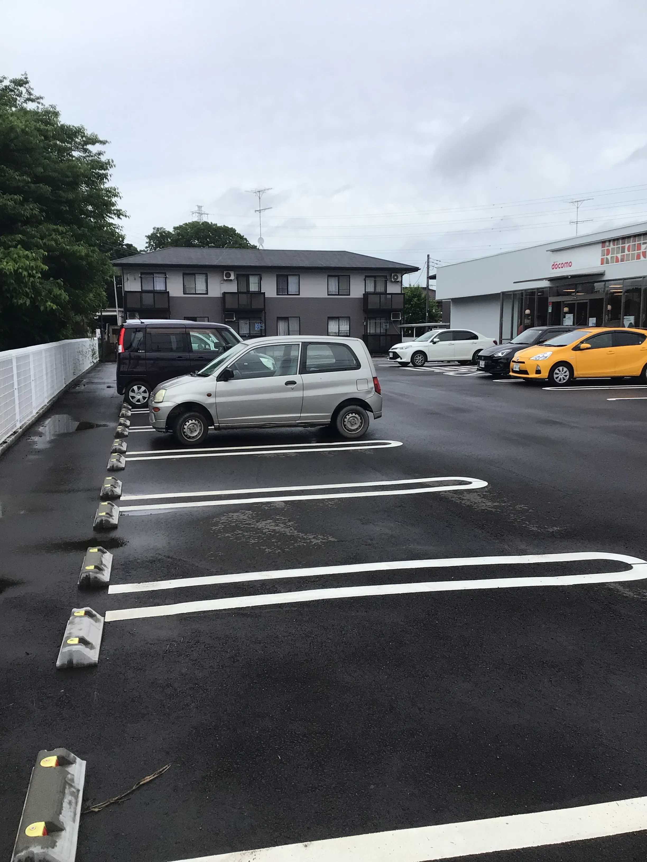 【茨城県古河市】キッチンカーや即売会などに適したドコモショップ三和店敷地内の駐車場スペース