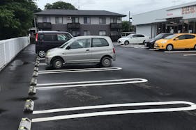 【茨城県古河市】キッチンカーや即売会などに適したドコモショップ三和店敷地内の駐車場スペース