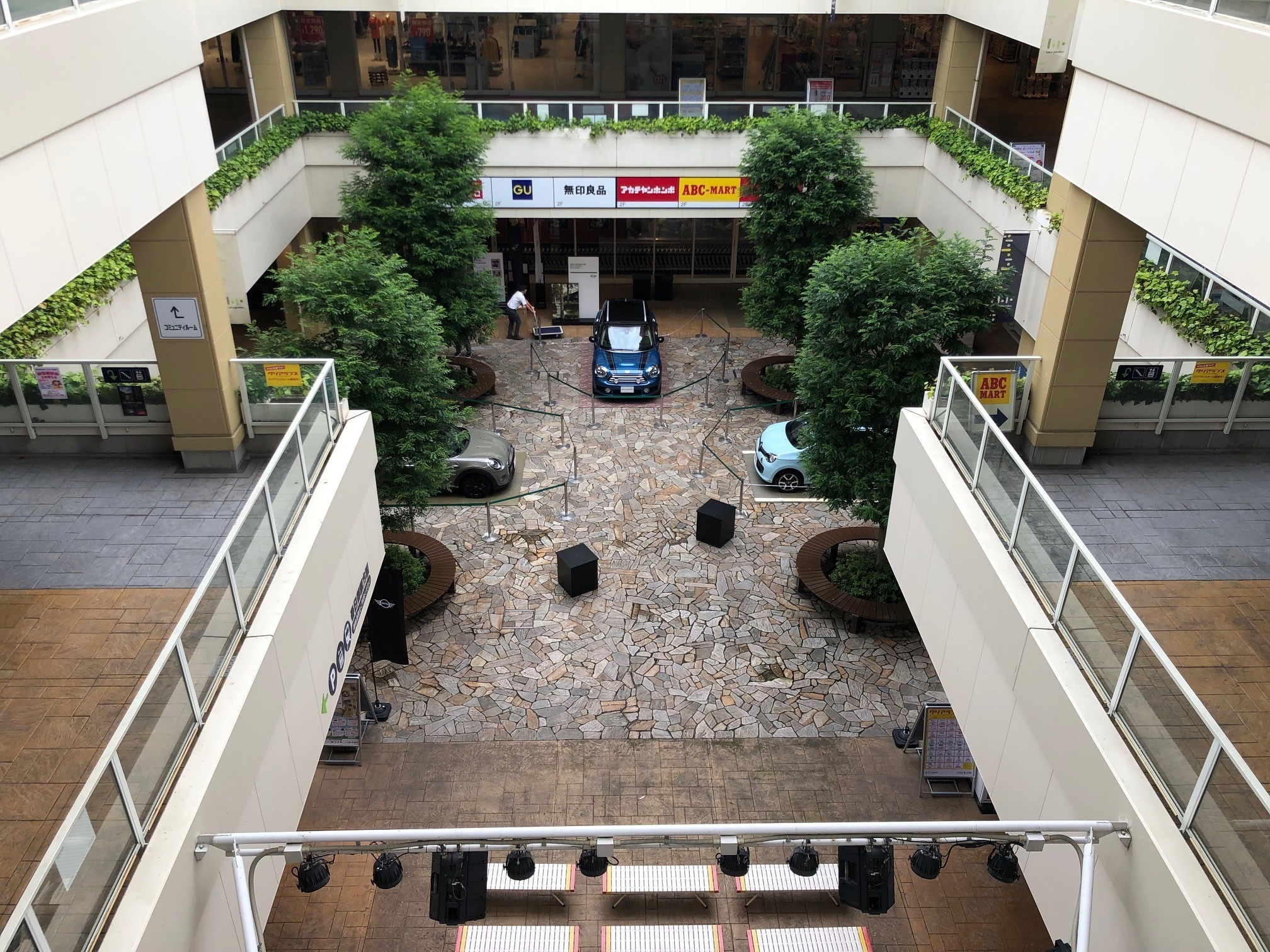 約15ｍ四方の開放感のあるスペースです。