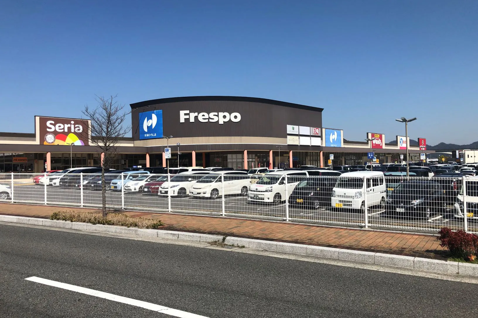 【フレスポ西風新都】販促プロモーションやキッチンカー等の物販イベント利用が可能なフレスポ広場前駐車場②