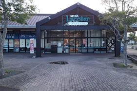 【スピナラソリエ(高見店)】西側の南寄り(タクシー乗場前) 物販やキッチンカー出店に最適なスーパー屋外催事イベントスペース