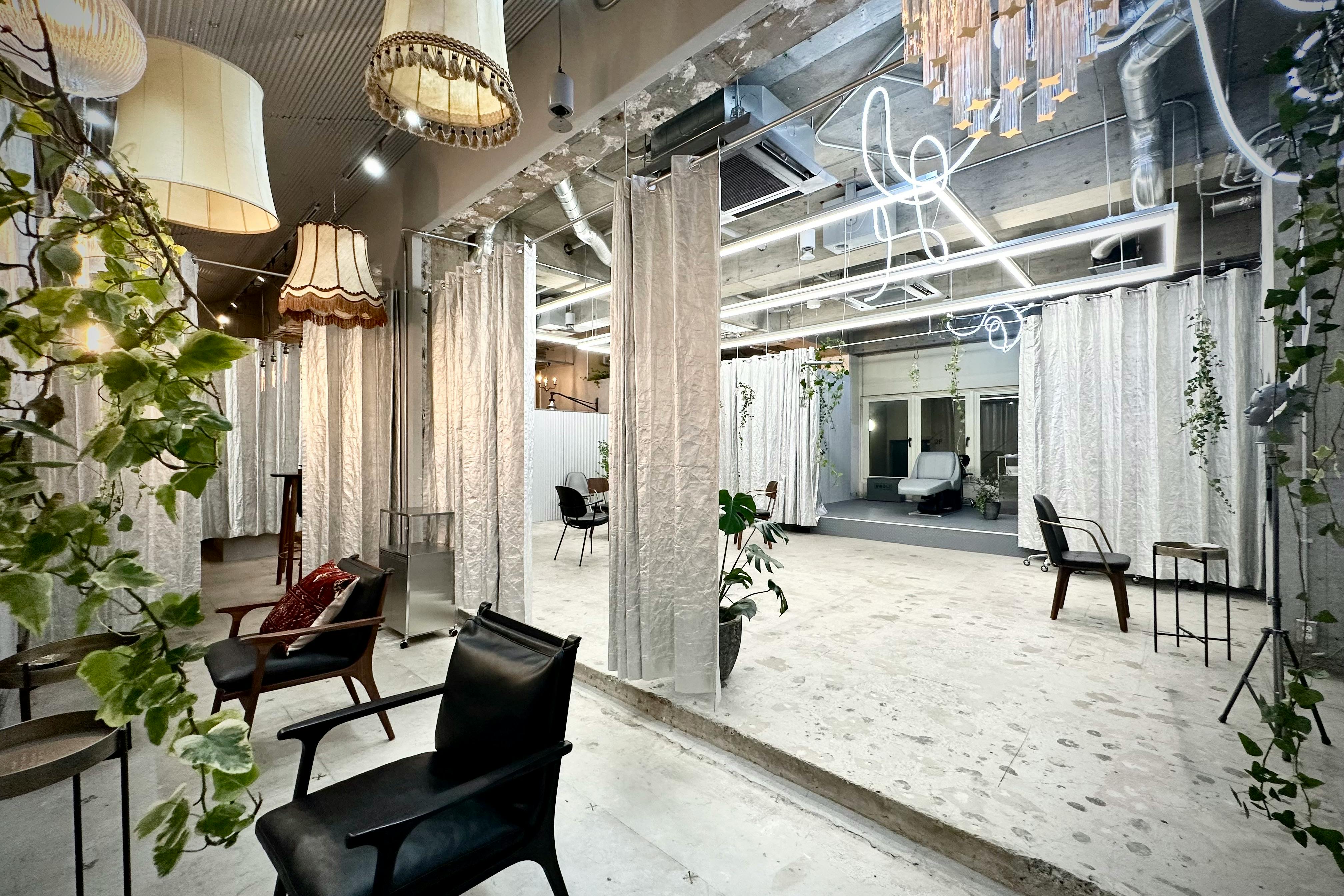 【表参道駅3分】ロケ等の撮影用途、サロンの短期出店やアート展示に最適なテレビ関係者に人気のある美容室内の個室レンタルスペース