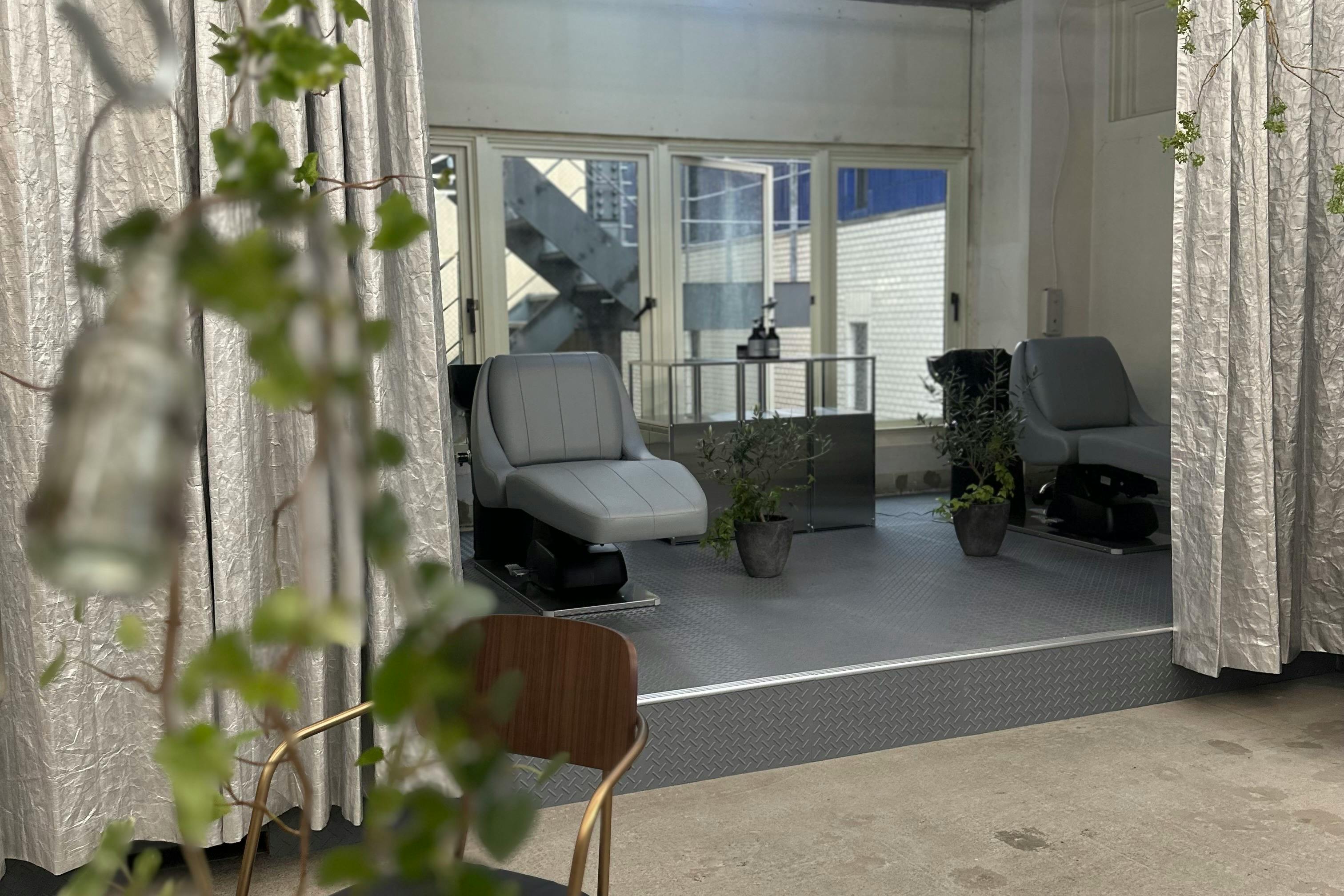 【表参道駅3分】ロケ等の撮影用途、サロンの短期出店やアート展示に最適なテレビ関係者に人気のある美容室内の個室レンタルスペース