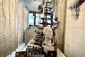 【表参道駅3分】ロケ等の撮影用途、サロンの短期出店やアート展示に最適なテレビ関係者に人気のある美容室内の個室レンタルスペース