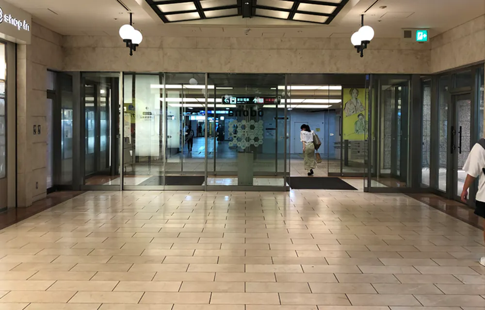 【淀屋橋odona】B1階 駅直結エントランス サンプリング場
