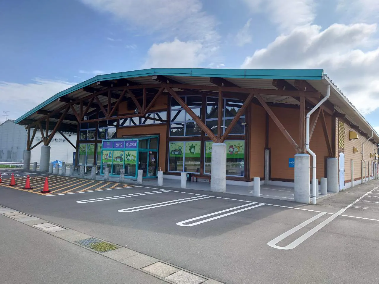 【ダイナム宮崎小林店ゆったり館】キッチンカー出店やプロモーションイベントに最適なアミューズメント施設のイベントスペース