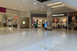 【イオンモール山形南/1階A面】物販や食物販、展示会やプロモーションイベントに最適なエスカレーター付近にある通行量の多いイベントスペース