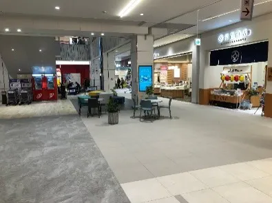 【ららぽーと堺】1階A北エスカレーター付近2