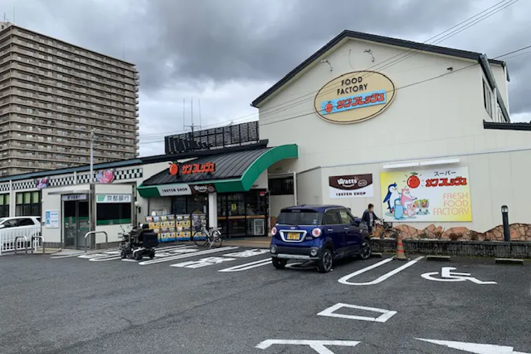 【サンフレッシュ加茂店】キッチンカー出店や企業プロモーションイベントに最適な地域密着型スーパーの駐車場スペースの画像4