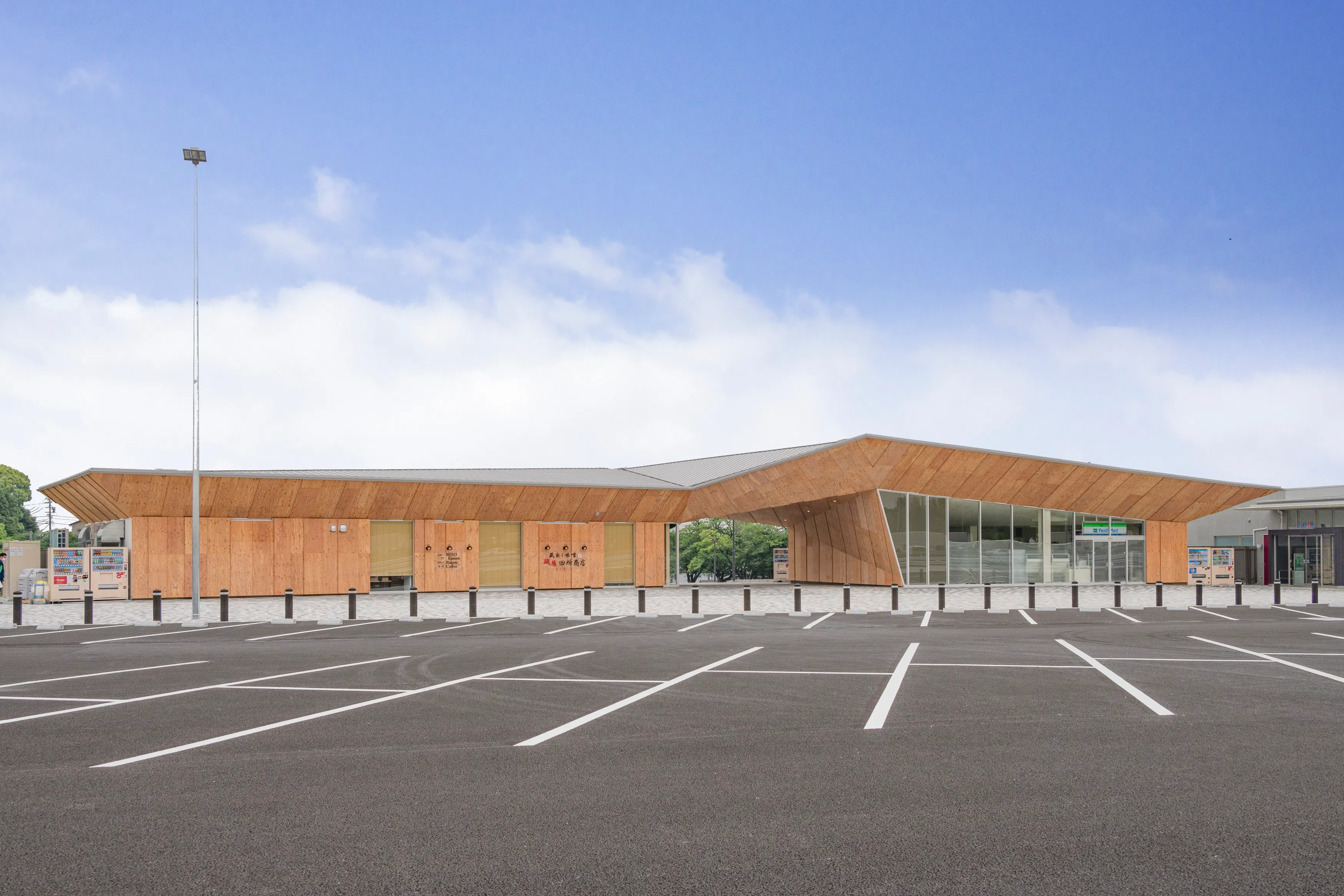 【新設大府下りパーキングエリア】プロモーションやキッチンカーでの出店に利用可能な屋外スペース