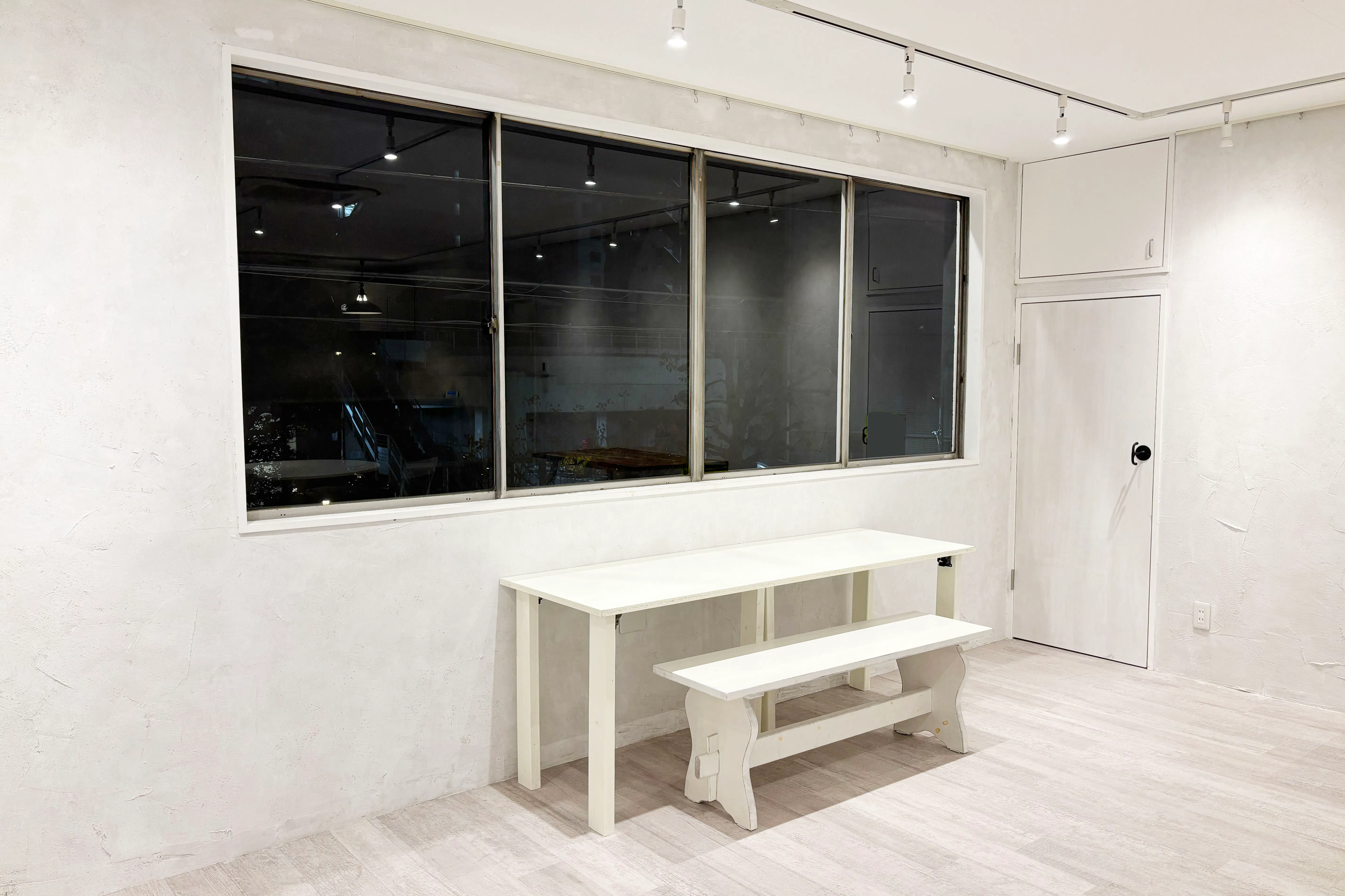 【芝公園駅4分】白基調×自然光・作品が映えるギャラリースペース(2F)