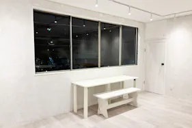 【芝公園駅4分】白基調×自然光・作品が映えるギャラリースペース(2F)