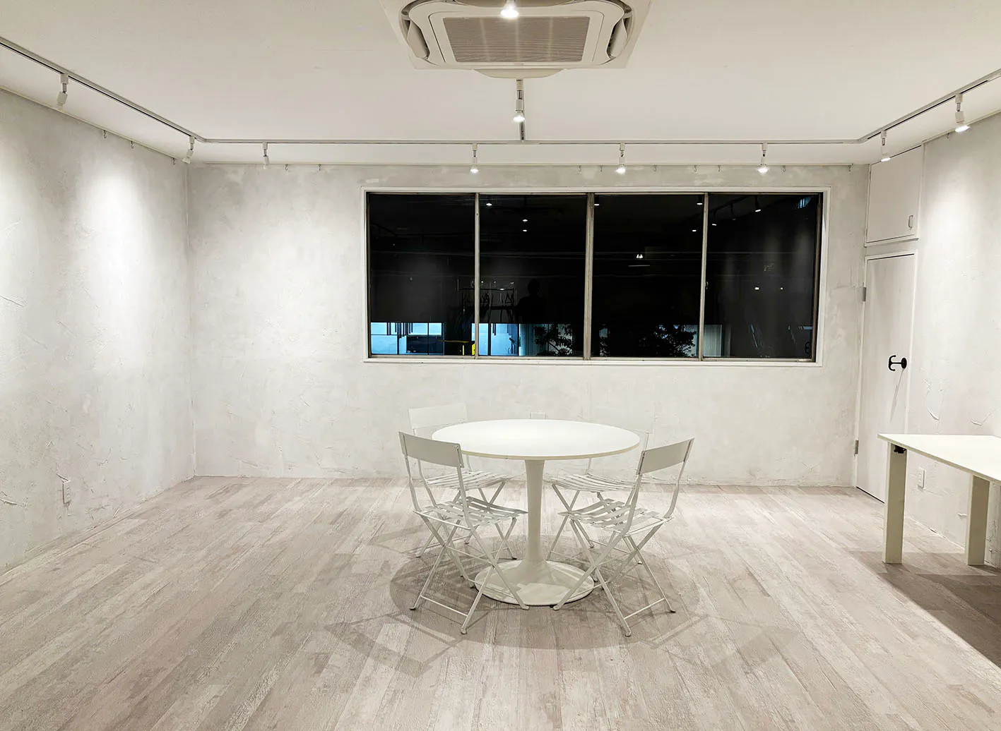 【芝公園駅4分】白基調×自然光・作品が映えるギャラリースペース(2F)