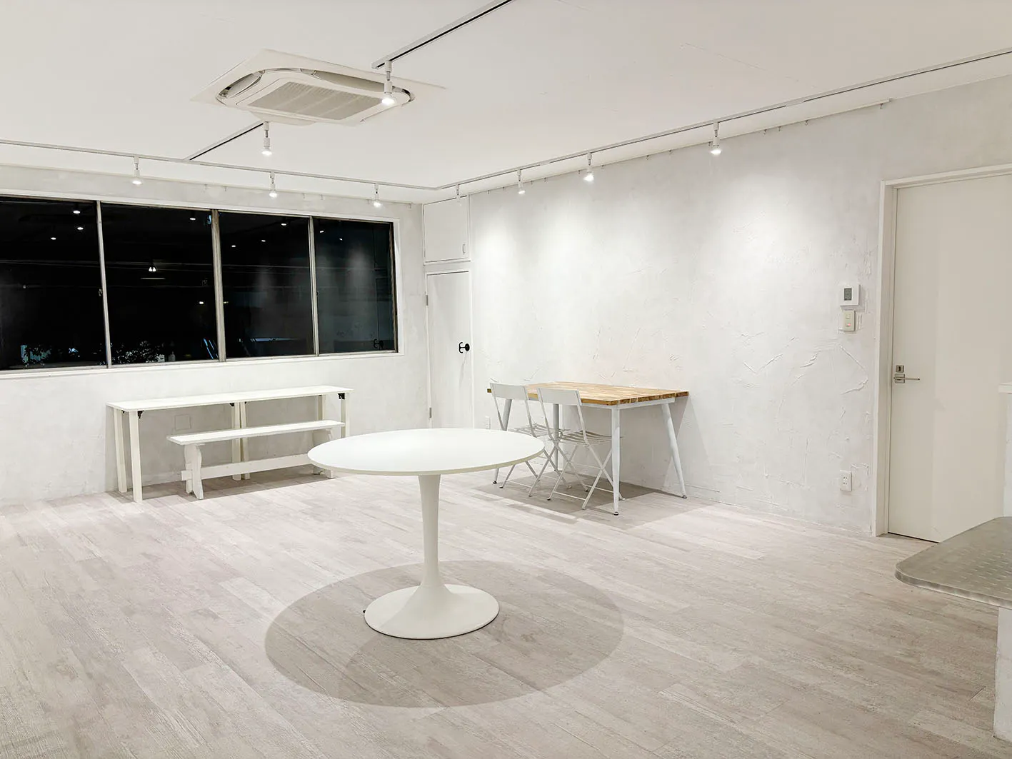 【芝公園駅4分】白基調×自然光・作品が映えるギャラリースペース(2F)