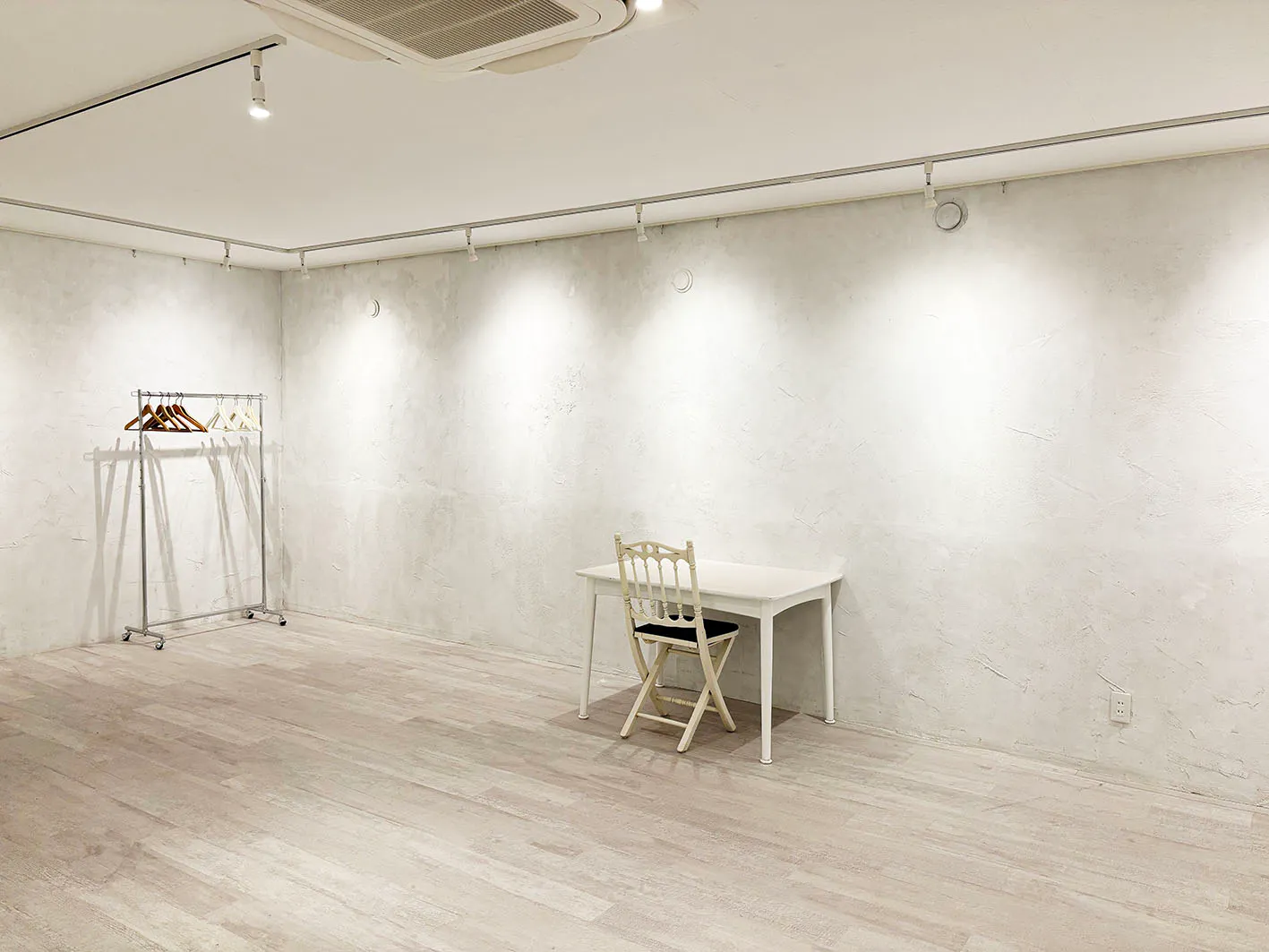 【芝公園駅4分】白基調×自然光・作品が映えるギャラリースペース（2F）