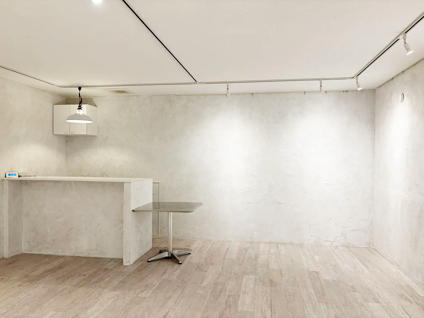 【芝公園駅4分】白基調×自然光・作品が映えるギャラリースペース(2F)