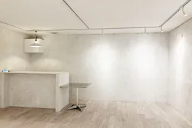 【芝公園駅4分】白基調×自然光・作品が映えるギャラリースペース(2F)