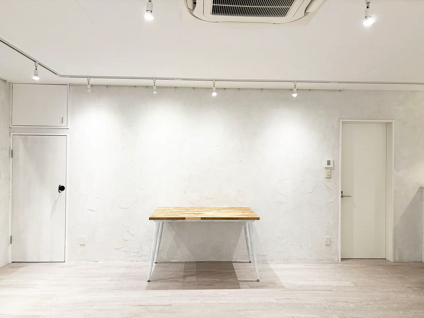 【芝公園駅4分】白基調×自然光・作品が映えるギャラリースペース(2F)