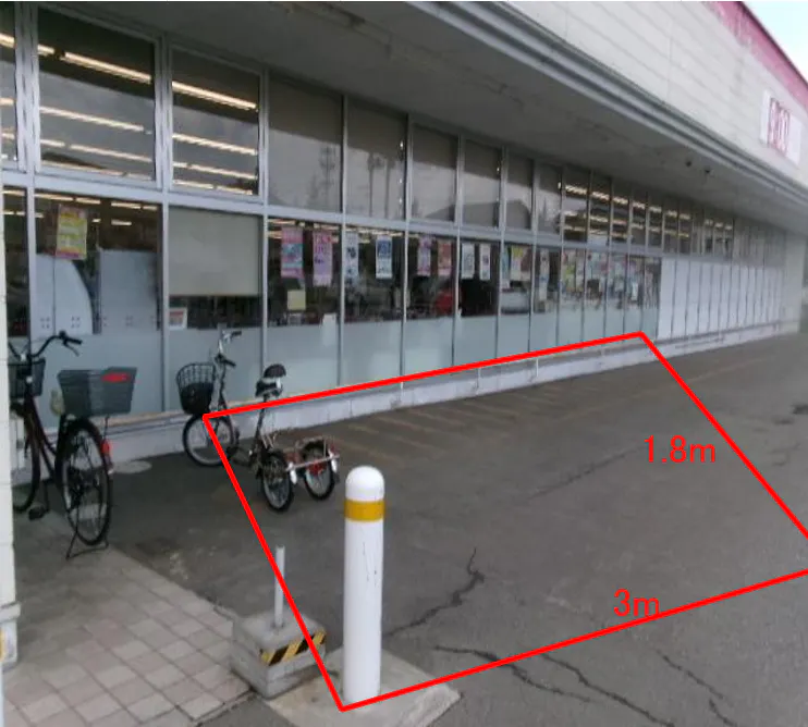 【マックスバリュ平鹿町店】店舗軒下 販促プロモーションや物販に最適なスーパー店外催事イベントスペース