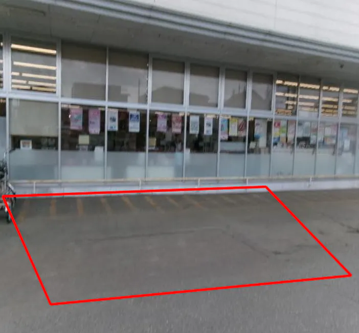 【マックスバリュ平鹿町店】店舗軒下 販促プロモーションや物販に最適なスーパー店外催事イベントスペース