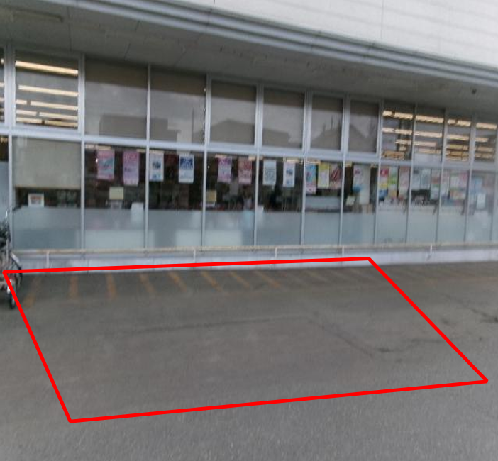 【マックスバリュ平鹿町店】店舗軒下 販促プロモーションや物販に最適なスーパー店外催事イベントスペース