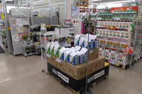 【サンデー北上江釣子店】レジ前 食物販やプロモーション等の出店に最適なホームセンター店内のイベントスペース