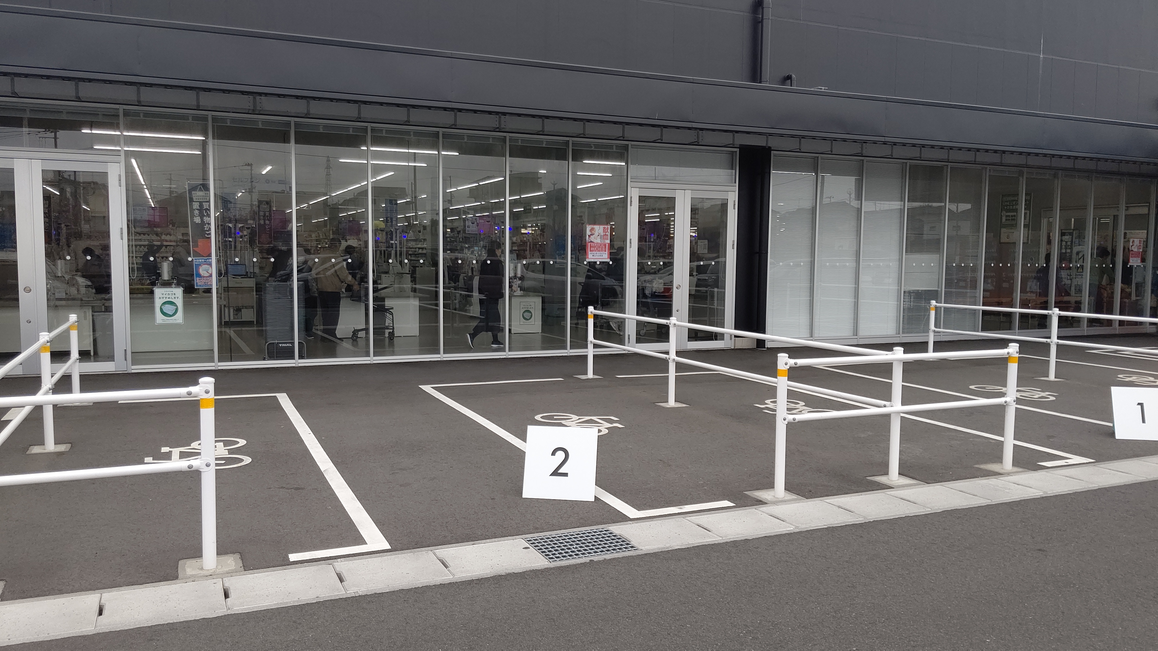 【メガセンタートライアル郡山八山田店】Ⓕ １F・屋外キッチンカースペース