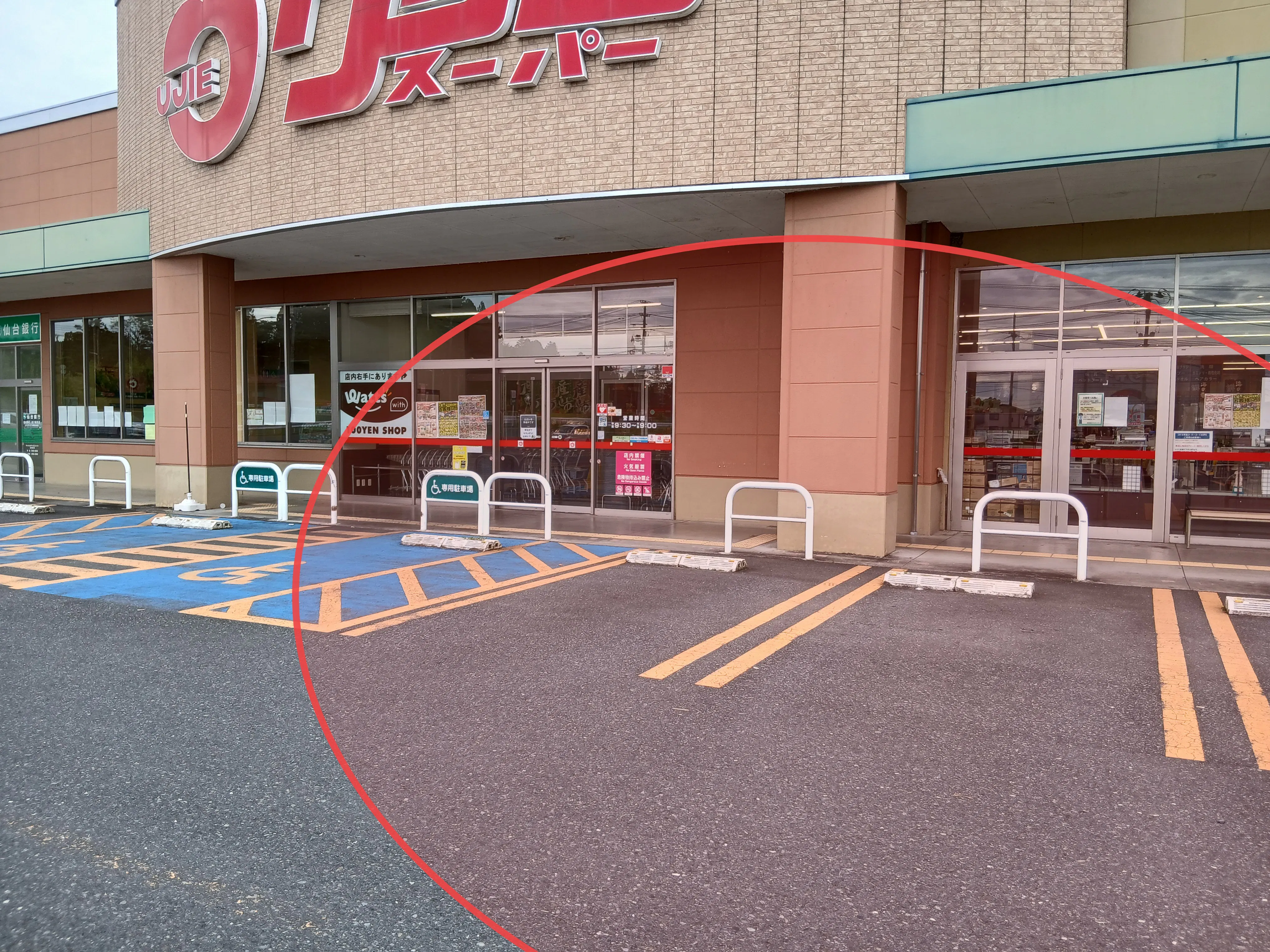 【ウジエスーパー栗駒店】キッチンカーや食物販に最適な駐車場（中央入口）スペース