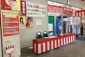 【スーパーセンタートラスト岩出山店】物販や販促プロモーションに最適なレジ横にある催事スペース