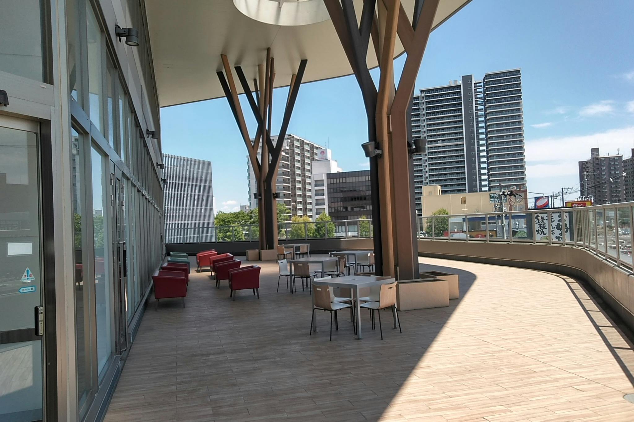 【イオンスタイル仙台卸町】プロモーションイベントや展示販売に最適なガラス扉に囲まれたテラスタイプのイベントスペース