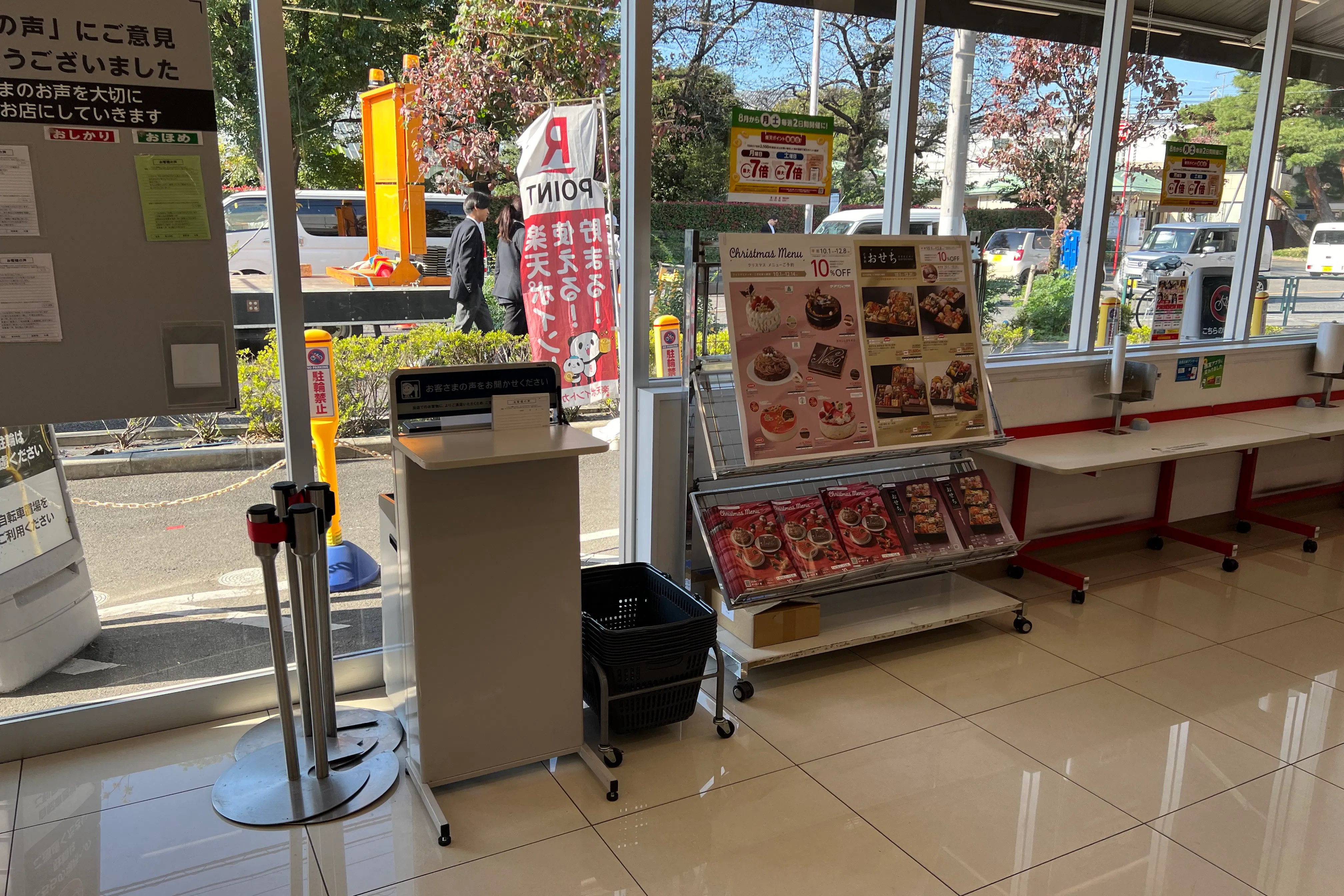 【西友 東大和店】1Fレジ前 プロモーション用途や物販、食物販のポップアップストアに最適なスーパー店内催事イベントスペース