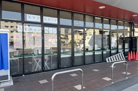 【フレスタ廿日市住吉店】プロモーションイベントに利用可能な軒下スペース