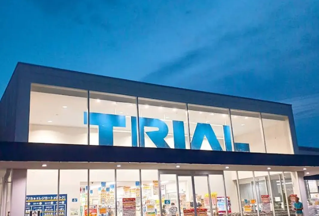 【スーパーセンタートライアル三田店】レジサッカー台横