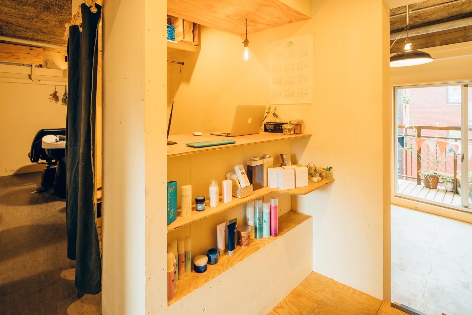 【表参道駅2分】有名建築家によって創られたウッド調の緑いっぱいの美容室ギャラリーの画像9