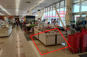 【マックスバリュ平賀店】入口横スペース 販促プロモーションに最適なスーパー店内催事イベントスペース