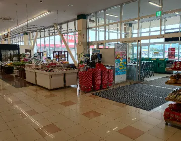 【マックスバリュ平賀店】入口横スペース 販促プロモーションに最適なスーパー店内催事イベントスペース