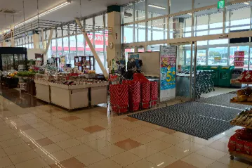 【マックスバリュ平賀店】入口横スペース 販促プロモーションに最適なスーパー店内催事イベントスペース