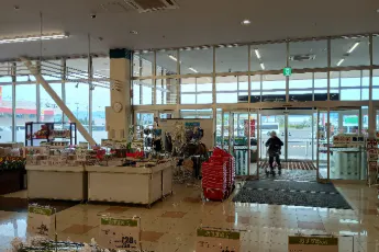 【マックスバリュ平賀店】入口横スペース 販促プロモーションに最適なスーパー店内催事イベントスペース