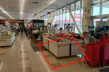 【マックスバリュ平賀店】入口横スペース 販促プロモーションに最適なスーパー店内催事イベントスペース