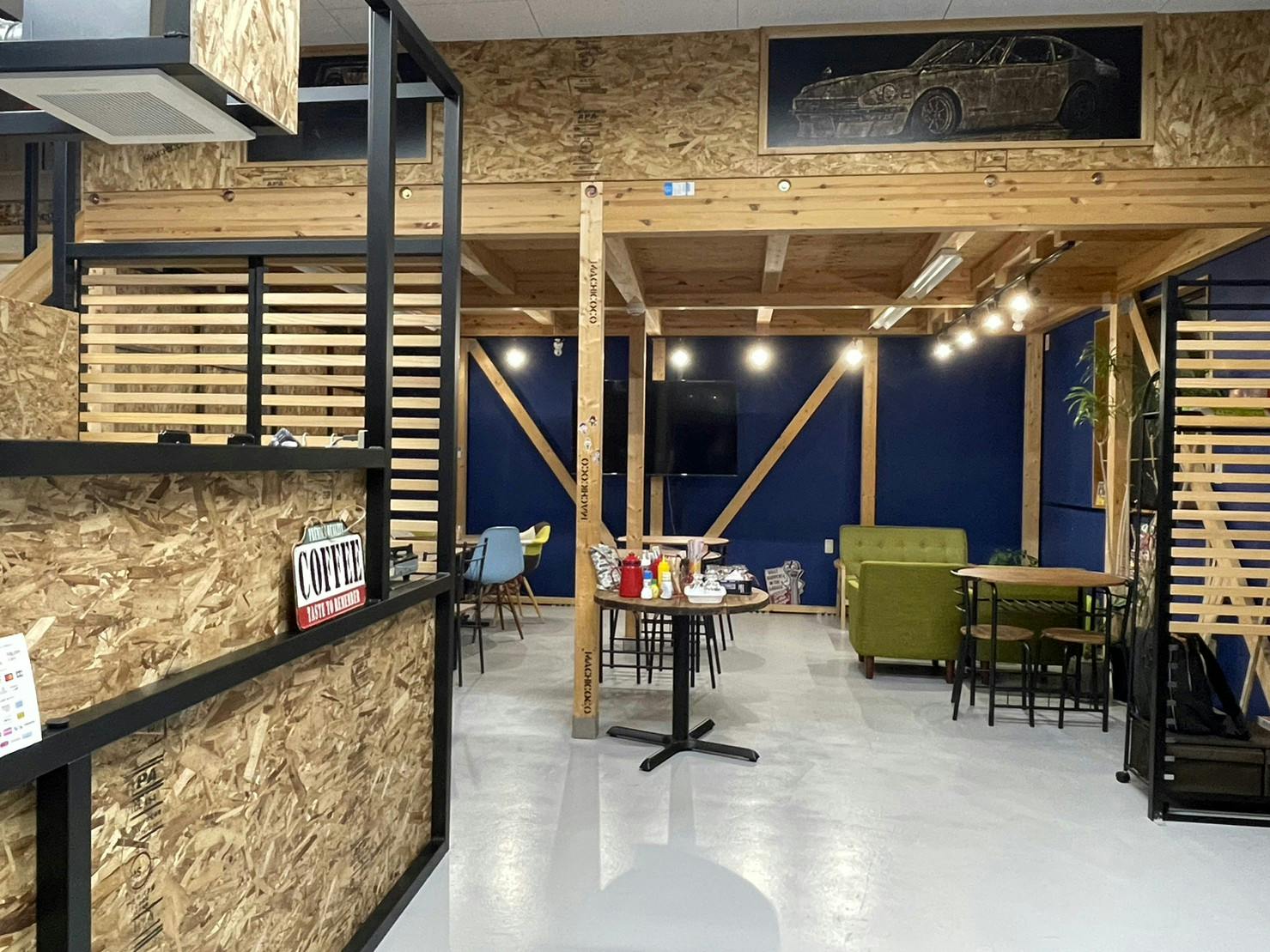 【東大阪市御厨エリア/1F】招待制イベントや体験型ワークショップ、カフェ等の短期出店に最適な木材を活かした空間が特徴のカフェスペース