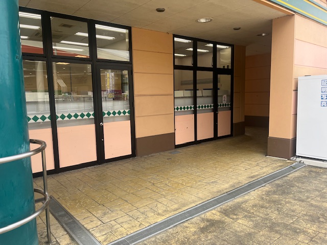 【フレスタ東城店】キッチンカーに利用可能な店頭軒下スペース