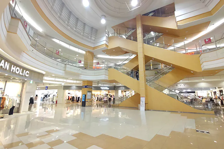 【イオンモール鳥取北*】1F セントラルコートの画像1